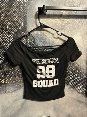 BLACK OFF SHOULDER FITTED T SHIRT 👚 SIZE SMALL